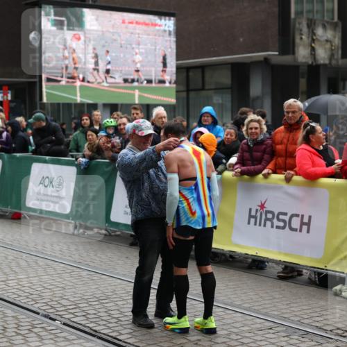 05.10.2025 - 20. swb-Marathon Bremen Yannick Fuchs http://msf.ph/oto/9268578 05.10.2025 12:12:59 Ziel  meine-sportfotos.de