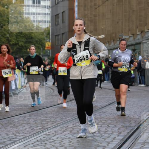 05.10.2025 - 20. swb-Marathon Bremen Strokosch-Dieckow http://msf.ph/oto/9268580 05.10.2025 11:09:26 Ziel 9002, 9185, 9493, 9649, 9945, 10074, 10214, 10419, 10865, 11037, 11218, 11447, 11614 meine-sportfotos.de