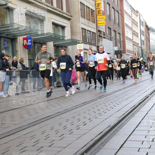 05.10.2025 - 20. swb-Marathon Bremen Strokosch-Dieckow http://msf.ph/oto/9268585 05.10.2025 11:07:02 Ziel 7779, 9180, 9217, 9265, 9334, 9483, 9628, 9702, 9757, 9780, 9877, 10037, 10160, 10223, 10286, 10330, 10332, 10371, 10582, 10585, 10632, 10737, 10776, 10824, 10836, 10854, 10902, 11122, 11159, 11258, 11262, 11329, 11384, 11477, 11529, 11584, 7779, 9180, 9217, 9265, 9334, 9483, 9628, 9702, 9757, 9780, 9877, 10037, 10160, 10223, 10286, 10330, 10332, 10371, 10582, 10585, 10632, 10737, 10776, 10824, 10836, 10854, 10902, 11122, 11159 meine-sportfotos.de