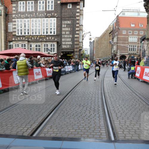 05.10.2025 - 20. swb-Marathon Bremen Yannick Fuchs http://msf.ph/oto/9268586 05.10.2025 10:52:27 Ziel 9584, 9955, 9987, 10038, 10507, 10719, 10900, 10927, 10942, 11128, 11458, 11491, 11665 meine-sportfotos.de