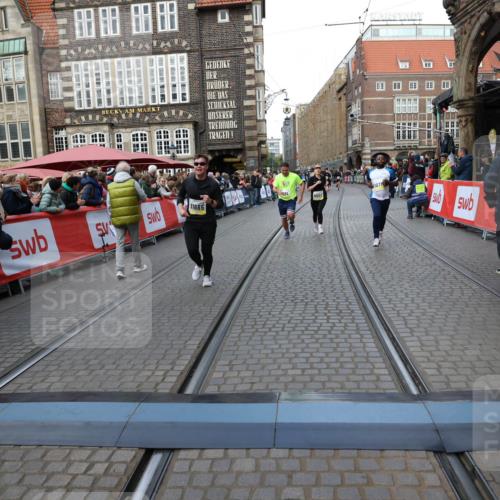 05.10.2025 - 20. swb-Marathon Bremen Yannick Fuchs http://msf.ph/oto/9268593 05.10.2025 10:52:28 Ziel 9584, 9955, 9987, 10038, 10507, 10719, 10900, 10927, 10942, 11128, 11458, 11491, 11665 meine-sportfotos.de