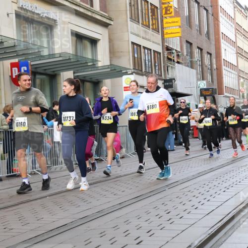 05.10.2025 - 20. swb-Marathon Bremen Strokosch-Dieckow http://msf.ph/oto/9268596 05.10.2025 11:07:02 Ziel 7779, 9180, 9217, 9265, 9334, 9483, 9628, 9702, 9757, 9780, 9877, 10037, 10160, 10223, 10286, 10330, 10332, 10371, 10582, 10585, 10632, 10737, 10776, 10824, 10836, 10854, 10902, 11122, 11159, 11258, 11262, 11329, 11384, 11477, 11529, 11584, 7779, 9180, 9217, 9265, 9334, 9483, 9628, 9702, 9757, 9780, 9877, 10037, 10160, 10223, 10286, 10330, 10332, 10371, 10582, 10585, 10632, 10737, 10776, 10824, 10836, 10854, 10902, 11122, 11159 meine-sportfotos.de