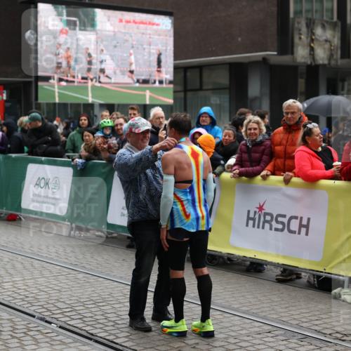 05.10.2025 - 20. swb-Marathon Bremen Yannick Fuchs http://msf.ph/oto/9268600 05.10.2025 12:13:00 Ziel  meine-sportfotos.de