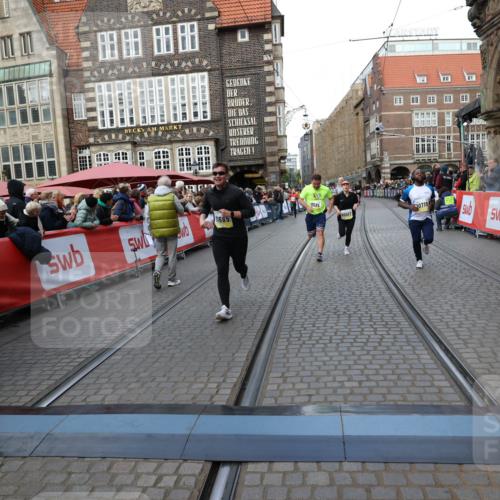 05.10.2025 - 20. swb-Marathon Bremen Yannick Fuchs http://msf.ph/oto/9268624 05.10.2025 10:52:28 Ziel 9584, 9955, 9987, 10038, 10507, 10719, 10900, 10927, 10942, 11128, 11458, 11491, 11665 meine-sportfotos.de