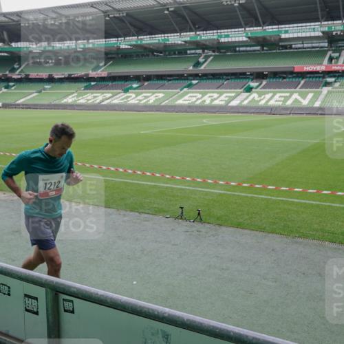 05.10.2025 - 20. swb-Marathon Bremen Michael Burmester http://msf.ph/oto/9268629 05.10.2025 12:36:13 Laufen im Stadion 298, 343, 482, 735, 761, 902, 1212, 1231, 1640, 1837, 2838, 3198, 3891, 7854, 8321, 8613, 1000, 2129 meine-sportfotos.de