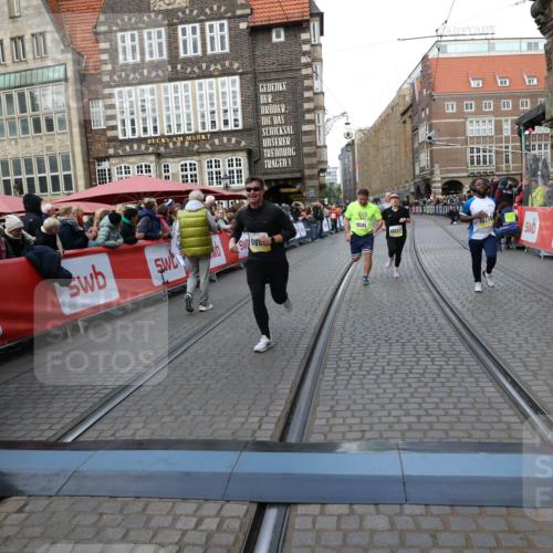 05.10.2025 - 20. swb-Marathon Bremen Yannick Fuchs http://msf.ph/oto/9268637 05.10.2025 10:52:28 Ziel 9584, 9955, 9987, 10038, 10507, 10719, 10900, 10927, 10942, 11128, 11458, 11491, 11665 meine-sportfotos.de