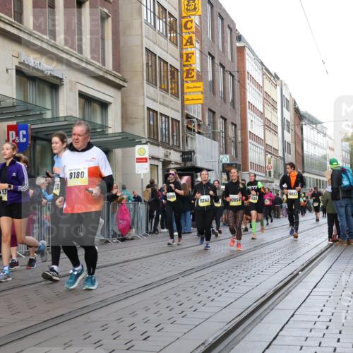 05.10.2025 - 20. swb-Marathon Bremen Strokosch-Dieckow http://msf.ph/oto/9268639 05.10.2025 11:07:03 Ziel 7779, 9180, 9217, 9265, 9334, 9483, 9628, 9702, 9757, 9780, 9877, 10037, 10160, 10223, 10286, 10330, 10332, 10582, 10585, 10632, 10737, 10776, 10824, 10836, 10854, 10902, 11122, 11159, 11258, 11262, 11329, 11384, 11477, 11529, 11584, 7779, 9180, 9217, 9265, 9334, 9483, 9628, 9702, 9757, 9780, 9877, 10037, 10160, 10223, 10286, 10330, 10332, 10582, 10585, 10632, 10737, 10776, 10824, 10836, 10854, 10902, 11122, 11159 meine-sportfotos.de