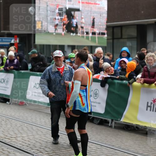 05.10.2025 - 20. swb-Marathon Bremen Yannick Fuchs http://msf.ph/oto/9268644 05.10.2025 12:13:02 Ziel  meine-sportfotos.de