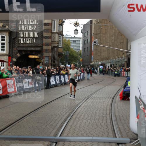 05.10.2025 - 20. swb-Marathon Bremen Yannick Fuchs http://msf.ph/oto/9268651 05.10.2025 12:13:14 Ziel 1301 meine-sportfotos.de