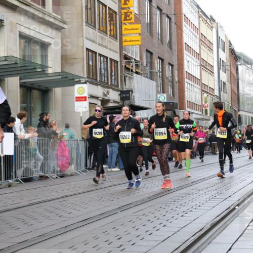 05.10.2025 - 20. swb-Marathon Bremen Strokosch-Dieckow http://msf.ph/oto/9268652 05.10.2025 11:07:04 Ziel 7779, 9180, 9217, 9265, 9334, 9483, 9628, 9702, 9757, 9780, 9877, 10037, 10160, 10223, 10286, 10330, 10332, 10582, 10585, 10632, 10737, 10749, 10776, 10824, 10836, 10854, 10902, 11122, 11159, 11258, 11262, 11329, 11384, 11477, 11529, 11584, 7779, 9180, 9217, 9265, 9334, 9483, 9628, 9702, 9757, 9780, 9877, 10037, 10160, 10223, 10286, 10330, 10332, 10582, 10585, 10632, 10737, 10749, 10776, 10824, 10836, 10854, 10902, 11122, 11159 meine-sportfotos.de