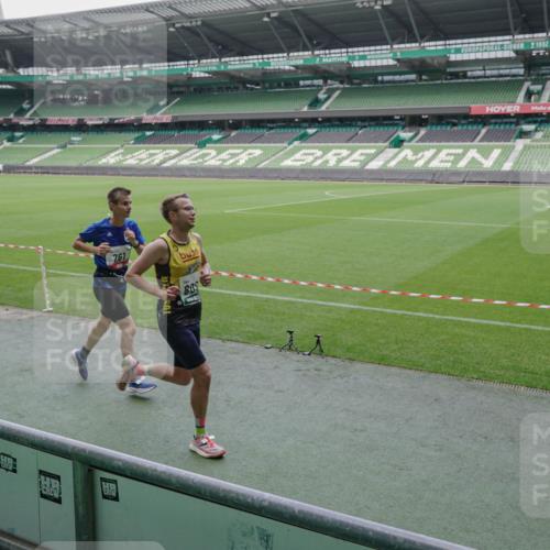 05.10.2025 - 20. swb-Marathon Bremen Michael Burmester http://msf.ph/oto/9268661 05.10.2025 12:36:23 Laufen im Stadion 298, 343, 482, 735, 761, 902, 1212, 1231, 1640, 1837, 2186, 3198, 3891, 5625, 7854, 8099, 8321, 8613, 1000, 2838 meine-sportfotos.de