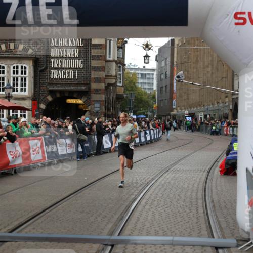05.10.2025 - 20. swb-Marathon Bremen Yannick Fuchs http://msf.ph/oto/9268673 05.10.2025 12:13:15 Ziel 1301 meine-sportfotos.de