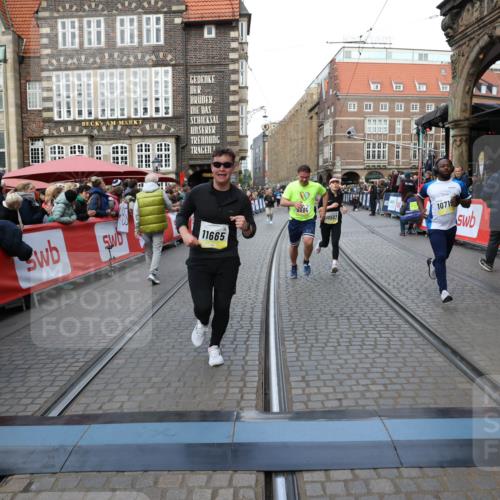 05.10.2025 - 20. swb-Marathon Bremen Yannick Fuchs http://msf.ph/oto/9268689 05.10.2025 10:52:28 Ziel 9584, 9955, 9987, 10038, 10507, 10719, 10900, 10927, 10942, 11128, 11458, 11491, 11665 meine-sportfotos.de