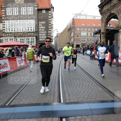 05.10.2025 - 20. swb-Marathon Bremen Yannick Fuchs http://msf.ph/oto/9268698 05.10.2025 10:52:29 Ziel 9172, 9584, 9955, 9987, 10507, 10719, 10900, 10927, 11128, 11458, 11491, 11528, 11665 meine-sportfotos.de