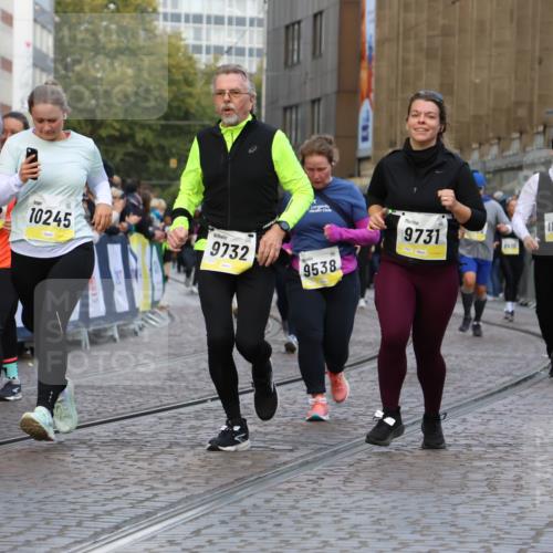 05.10.2025 - 20. swb-Marathon Bremen Strokosch-Dieckow http://msf.ph/oto/9268712 05.10.2025 11:09:38 Ziel 9001, 9538, 9731, 9732, 9887, 10245, 10316, 10412, 10417, 10672, 10881, 10886, 10943, 11407, 11526, 11654, 11655, 11664 meine-sportfotos.de