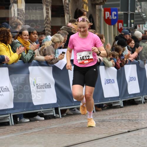 05.10.2025 - 20. swb-Marathon Bremen Strokosch-Dieckow http://msf.ph/oto/9268717 05.10.2025 13:00:35 Ziel 46, 1612, 3251, 3982, 7099 meine-sportfotos.de