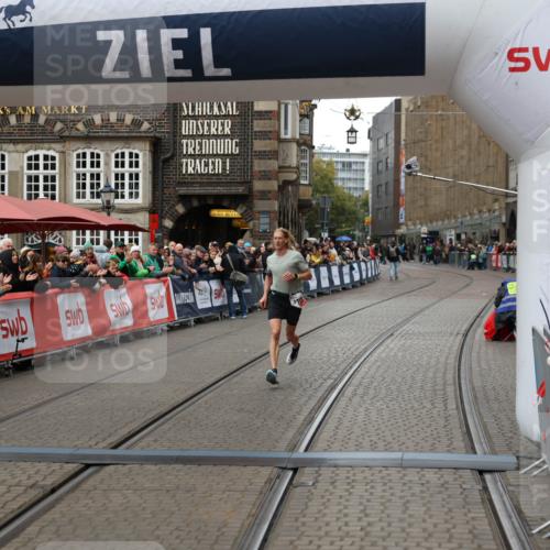 05.10.2025 - 20. swb-Marathon Bremen Yannick Fuchs http://msf.ph/oto/9268720 05.10.2025 12:13:15 Ziel 1301 meine-sportfotos.de