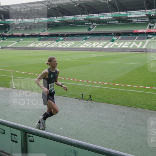 05.10.2025 - 20. swb-Marathon Bremen Michael Burmester http://msf.ph/oto/9268727 05.10.2025 12:36:30 Laufen im Stadion 298, 343, 735, 761, 902, 1212, 1231, 1443, 1640, 1837, 1907, 2186, 3198, 3891, 5625, 7854, 8099, 482, 1000, 2838, 8321, 8613 meine-sportfotos.de