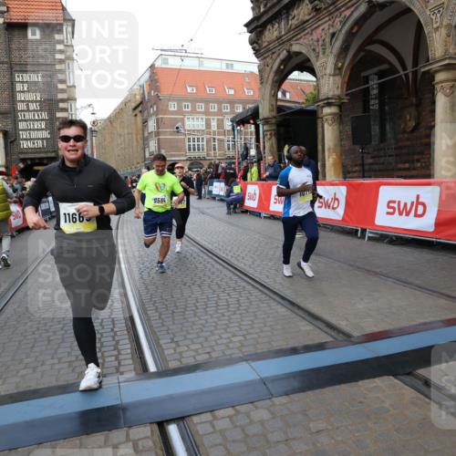 05.10.2025 - 20. swb-Marathon Bremen Yannick Fuchs http://msf.ph/oto/9268734 05.10.2025 10:52:29 Ziel 9172, 9584, 9955, 9987, 10507, 10719, 10900, 10927, 11128, 11458, 11491, 11528, 11665 meine-sportfotos.de