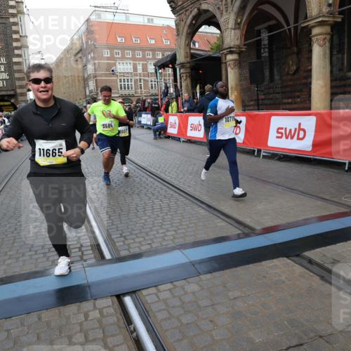 05.10.2025 - 20. swb-Marathon Bremen Yannick Fuchs http://msf.ph/oto/9268750 05.10.2025 10:52:29 Ziel 9172, 9584, 9955, 9987, 10507, 10719, 10900, 10927, 11128, 11458, 11491, 11528, 11665 meine-sportfotos.de