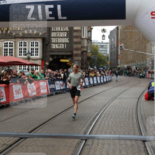 05.10.2025 - 20. swb-Marathon Bremen Yannick Fuchs http://msf.ph/oto/9268757 05.10.2025 12:13:16 Ziel 1301 meine-sportfotos.de