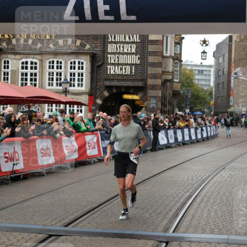 05.10.2025 - 20. swb-Marathon Bremen Yannick Fuchs http://msf.ph/oto/9268763 05.10.2025 12:13:16 Ziel 1301 meine-sportfotos.de