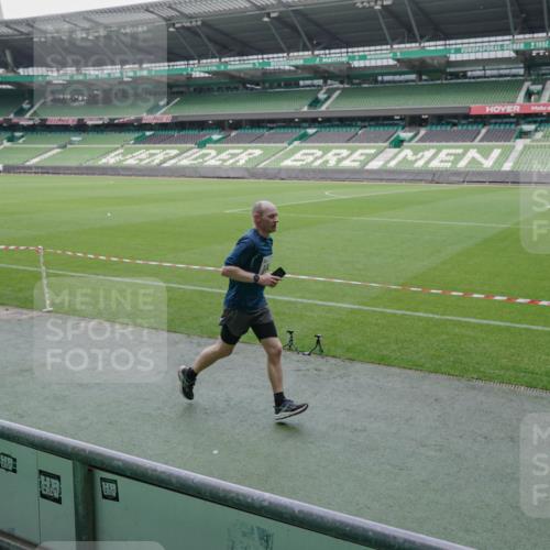 05.10.2025 - 20. swb-Marathon Bremen Michael Burmester http://msf.ph/oto/9268766 05.10.2025 12:36:40 Laufen im Stadion 298, 508, 735, 761, 787, 902, 933, 1088, 1212, 1231, 1418, 1443, 1616, 1640, 1837, 1849, 1907, 2186, 2268, 3198, 3891, 5625, 7854, 8099, 8883, 343, 482, 8321, 8613 meine-sportfotos.de