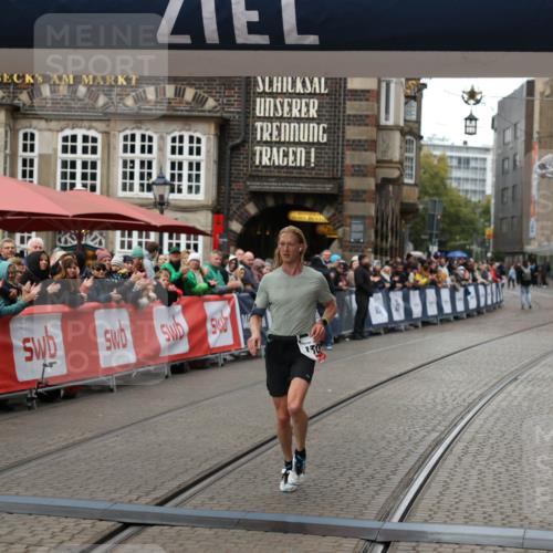 05.10.2025 - 20. swb-Marathon Bremen Yannick Fuchs http://msf.ph/oto/9268772 05.10.2025 12:13:16 Ziel 1301 meine-sportfotos.de
