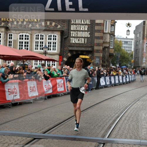 05.10.2025 - 20. swb-Marathon Bremen Yannick Fuchs http://msf.ph/oto/9268784 05.10.2025 12:13:16 Ziel 1301 meine-sportfotos.de