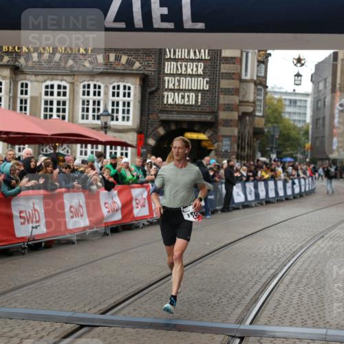 05.10.2025 - 20. swb-Marathon Bremen Yannick Fuchs http://msf.ph/oto/9268787 05.10.2025 12:13:16 Ziel 1301 meine-sportfotos.de