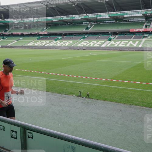 05.10.2025 - 20. swb-Marathon Bremen Michael Burmester http://msf.ph/oto/9268789 05.10.2025 12:36:44 Laufen im Stadion 140, 298, 436, 508, 735, 761, 787, 902, 933, 1088, 1212, 1231, 1245, 1418, 1443, 1616, 1640, 1837, 1849, 1907, 1912, 2135, 2186, 2268, 3198, 3891, 5625, 7854, 8099, 8883, 343, 482, 1837, 8321, 8613 meine-sportfotos.de
