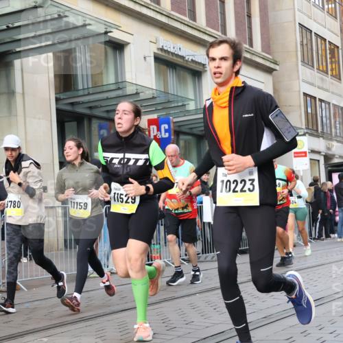 05.10.2025 - 20. swb-Marathon Bremen Strokosch-Dieckow http://msf.ph/oto/9268798 05.10.2025 11:07:08 Ziel 7779, 9180, 9217, 9306, 9334, 9483, 9628, 9757, 9780, 10037, 10160, 10223, 10286, 10330, 10332, 10582, 10585, 10632, 10650, 10737, 10749, 10776, 10824, 10836, 10854, 11122, 11159, 11258, 11262, 11329, 11384, 11477, 11529, 11584, 7779, 9180, 9217, 9306, 9334, 9483, 9628, 9757, 9780, 10037, 10160, 10223, 10286, 10330, 10332, 10582, 10585, 10632, 10650, 10737, 10749, 10776, 10824, 10836, 10854, 11122, 11159 meine-sportfotos.de