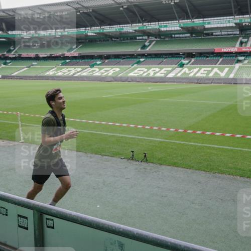 05.10.2025 - 20. swb-Marathon Bremen Michael Burmester http://msf.ph/oto/9268804 05.10.2025 12:36:51 Laufen im Stadion 140, 221, 298, 436, 508, 735, 761, 787, 933, 1088, 1212, 1231, 1245, 1418, 1443, 1567, 1616, 1633, 1849, 1901, 1907, 1912, 2135, 2186, 2268, 3198, 5536, 5625, 8099, 8883, 343, 902, 1212, 1640, 1837, 3891, 7854 meine-sportfotos.de