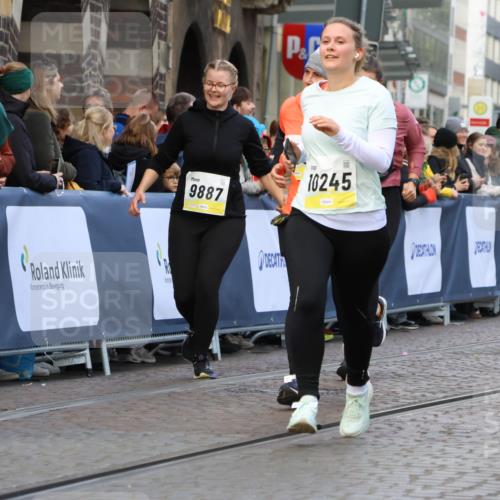 05.10.2025 - 20. swb-Marathon Bremen Strokosch-Dieckow http://msf.ph/oto/9268813 05.10.2025 11:09:39 Ziel 9001, 9538, 9731, 9732, 9887, 10245, 10316, 10412, 10417, 10672, 10881, 10886, 10943, 11407, 11654, 11655, 11664 meine-sportfotos.de