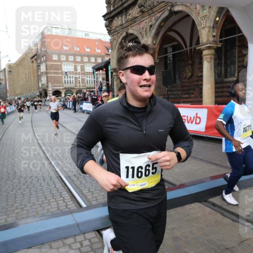 05.10.2025 - 20. swb-Marathon Bremen Yannick Fuchs http://msf.ph/oto/9268822 05.10.2025 10:52:29 Ziel 9172, 9584, 9955, 9987, 10507, 10719, 10900, 10927, 11128, 11458, 11491, 11528, 11665 meine-sportfotos.de