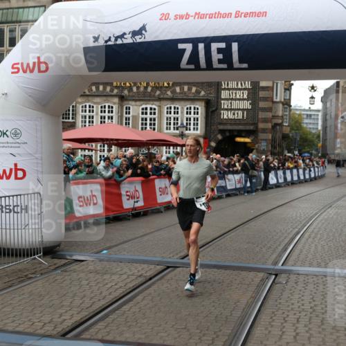 05.10.2025 - 20. swb-Marathon Bremen Yannick Fuchs http://msf.ph/oto/9268825 05.10.2025 12:13:17 Ziel 1301 meine-sportfotos.de