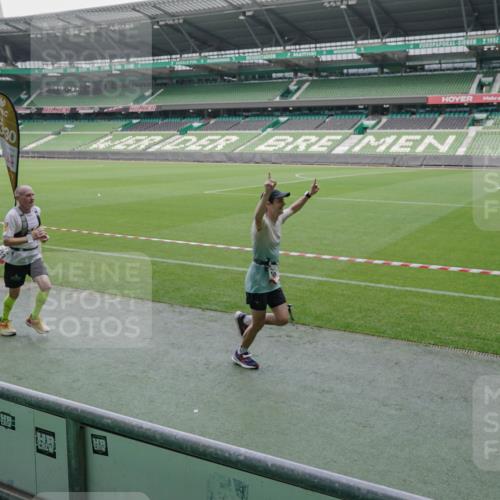 05.10.2025 - 20. swb-Marathon Bremen Michael Burmester http://msf.ph/oto/9268828 05.10.2025 12:36:54 Laufen im Stadion 140, 221, 298, 436, 508, 735, 761, 787, 933, 1088, 1231, 1245, 1418, 1443, 1567, 1616, 1633, 1801, 1849, 1901, 1907, 1912, 2135, 2186, 2268, 3198, 5536, 5625, 8099, 8883, 902, 1212, 1640, 1837, 3891, 7854 meine-sportfotos.de