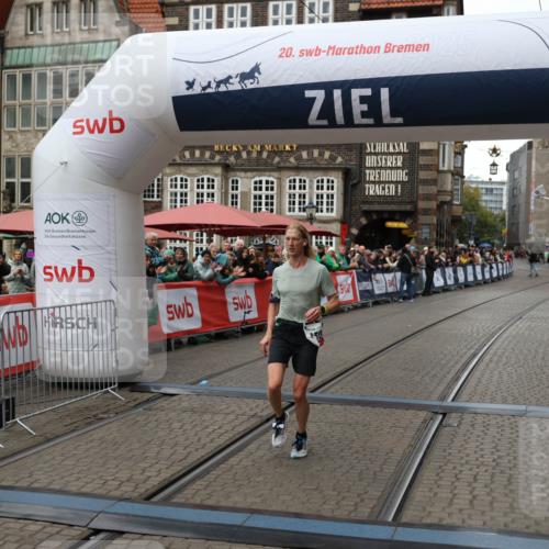 05.10.2025 - 20. swb-Marathon Bremen Yannick Fuchs http://msf.ph/oto/9268832 05.10.2025 12:13:17 Ziel 1301 meine-sportfotos.de