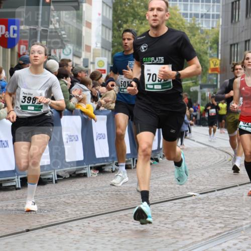 05.10.2025 - 20. swb-Marathon Bremen Strokosch-Dieckow http://msf.ph/oto/9268839 05.10.2025 13:00:41 Ziel 965, 3251, 3982, 5014, 7099, 7373 meine-sportfotos.de