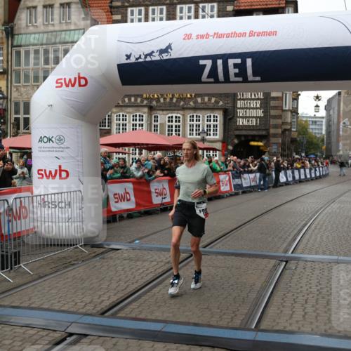 05.10.2025 - 20. swb-Marathon Bremen Yannick Fuchs http://msf.ph/oto/9268845 05.10.2025 12:13:17 Ziel 1301 meine-sportfotos.de