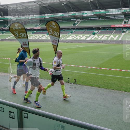05.10.2025 - 20. swb-Marathon Bremen Michael Burmester http://msf.ph/oto/9268849 05.10.2025 12:36:54 Laufen im Stadion 140, 221, 298, 436, 508, 735, 761, 787, 933, 1088, 1231, 1245, 1418, 1443, 1567, 1616, 1633, 1801, 1849, 1901, 1907, 1912, 2135, 2186, 2268, 3198, 5536, 5625, 8099, 8883, 902, 1212, 1640, 1837, 3891, 7854 meine-sportfotos.de