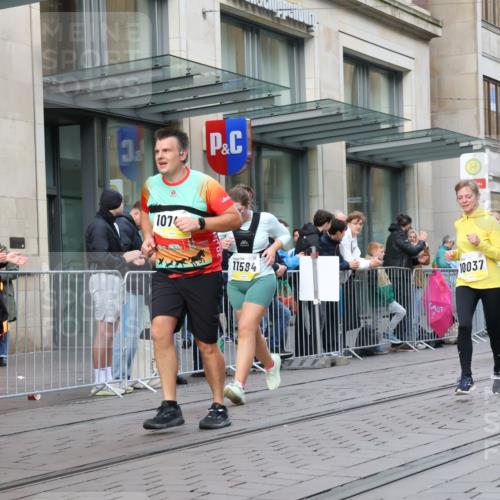 05.10.2025 - 20. swb-Marathon Bremen Strokosch-Dieckow http://msf.ph/oto/9268865 05.10.2025 11:07:10 Ziel 7779, 9180, 9217, 9306, 9334, 9483, 9628, 9757, 9780, 10037, 10160, 10223, 10286, 10330, 10332, 10582, 10585, 10632, 10650, 10737, 10749, 10776, 10824, 10836, 10854, 11122, 11159, 11258, 11262, 11329, 11384, 11477, 11529, 11584, 7779, 9180, 9217, 9306, 9334, 9483, 9628, 9757, 9780, 10037, 10160, 10223, 10286, 10330, 10332, 10582, 10585, 10632, 10650, 10737, 10749, 10776, 10824, 10836, 10854, 11122, 11159 meine-sportfotos.de