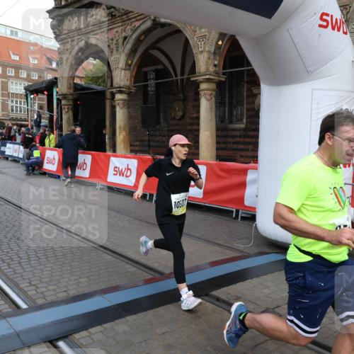 05.10.2025 - 20. swb-Marathon Bremen Yannick Fuchs http://msf.ph/oto/9268874 05.10.2025 10:52:30 Ziel 9172, 9584, 9955, 9987, 10507, 10719, 10927, 11128, 11458, 11491, 11528, 11665 meine-sportfotos.de