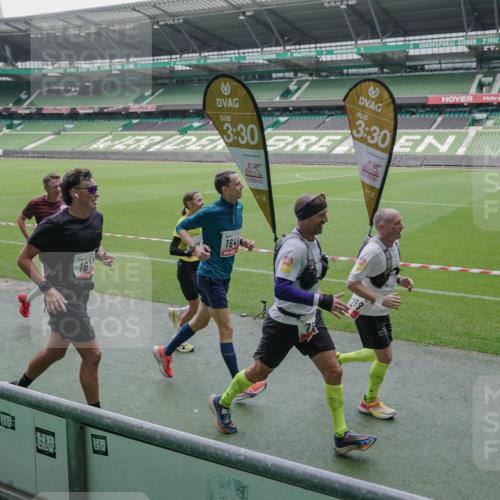 05.10.2025 - 20. swb-Marathon Bremen Michael Burmester http://msf.ph/oto/9268879 05.10.2025 12:36:55 Laufen im Stadion 140, 221, 298, 436, 508, 735, 761, 787, 933, 1088, 1231, 1245, 1418, 1443, 1567, 1616, 1633, 1801, 1849, 1901, 1907, 1912, 2135, 2186, 2268, 3198, 5536, 5625, 8099, 8883, 902, 1212, 1640, 1837, 3891, 7854 meine-sportfotos.de
