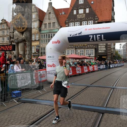 05.10.2025 - 20. swb-Marathon Bremen Yannick Fuchs http://msf.ph/oto/9268892 05.10.2025 12:13:18 Ziel 1301 meine-sportfotos.de