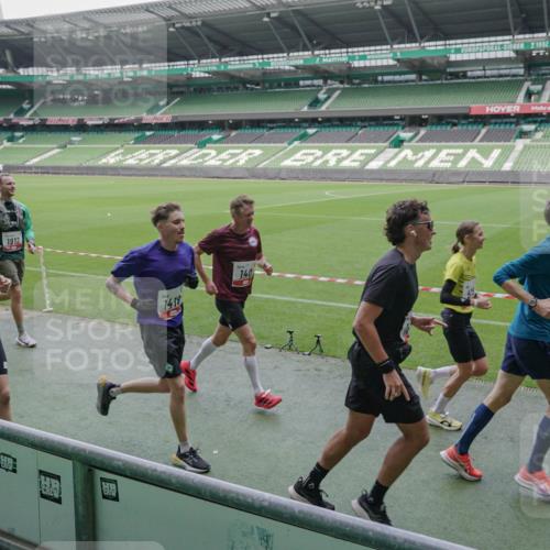 05.10.2025 - 20. swb-Marathon Bremen Michael Burmester http://msf.ph/oto/9268900 05.10.2025 12:36:56 Laufen im Stadion 140, 221, 298, 436, 508, 735, 761, 787, 933, 1088, 1231, 1245, 1418, 1443, 1567, 1616, 1633, 1801, 1849, 1901, 1907, 1912, 2135, 2186, 2268, 3198, 5536, 5625, 8099, 8883, 902, 1212, 1640, 1837, 3891, 7854 meine-sportfotos.de