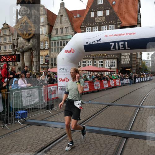 05.10.2025 - 20. swb-Marathon Bremen Yannick Fuchs http://msf.ph/oto/9268901 05.10.2025 12:13:18 Ziel 1301 meine-sportfotos.de