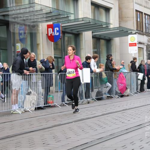 05.10.2025 - 20. swb-Marathon Bremen Strokosch-Dieckow http://msf.ph/oto/9268930 05.10.2025 11:07:13 Ziel 7779, 9180, 9306, 9334, 9483, 9615, 9628, 9780, 10037, 10160, 10223, 10286, 10330, 10332, 10550, 10582, 10585, 10650, 10737, 10749, 10776, 10836, 10854, 11122, 11159, 11258, 11262, 11384, 11529, 11584, 7779, 9180, 9306, 9334, 9483, 9615, 9628, 9780, 10037, 10160, 10223, 10286, 10330, 10332, 10550, 10582, 10585, 10650, 10737, 10749, 10776, 10836, 10854, 11122, 11159 meine-sportfotos.de
