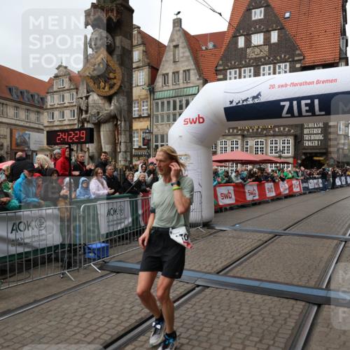 05.10.2025 - 20. swb-Marathon Bremen Yannick Fuchs http://msf.ph/oto/9268939 05.10.2025 12:13:19 Ziel 1301 meine-sportfotos.de
