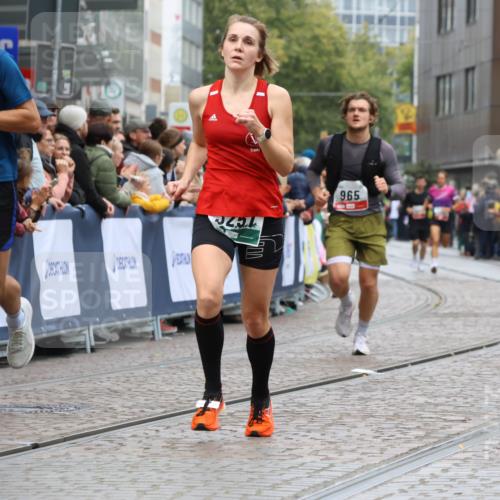 05.10.2025 - 20. swb-Marathon Bremen Strokosch-Dieckow http://msf.ph/oto/9268945 05.10.2025 13:00:42 Ziel 965, 3251, 3982, 5014, 7099, 7373 meine-sportfotos.de